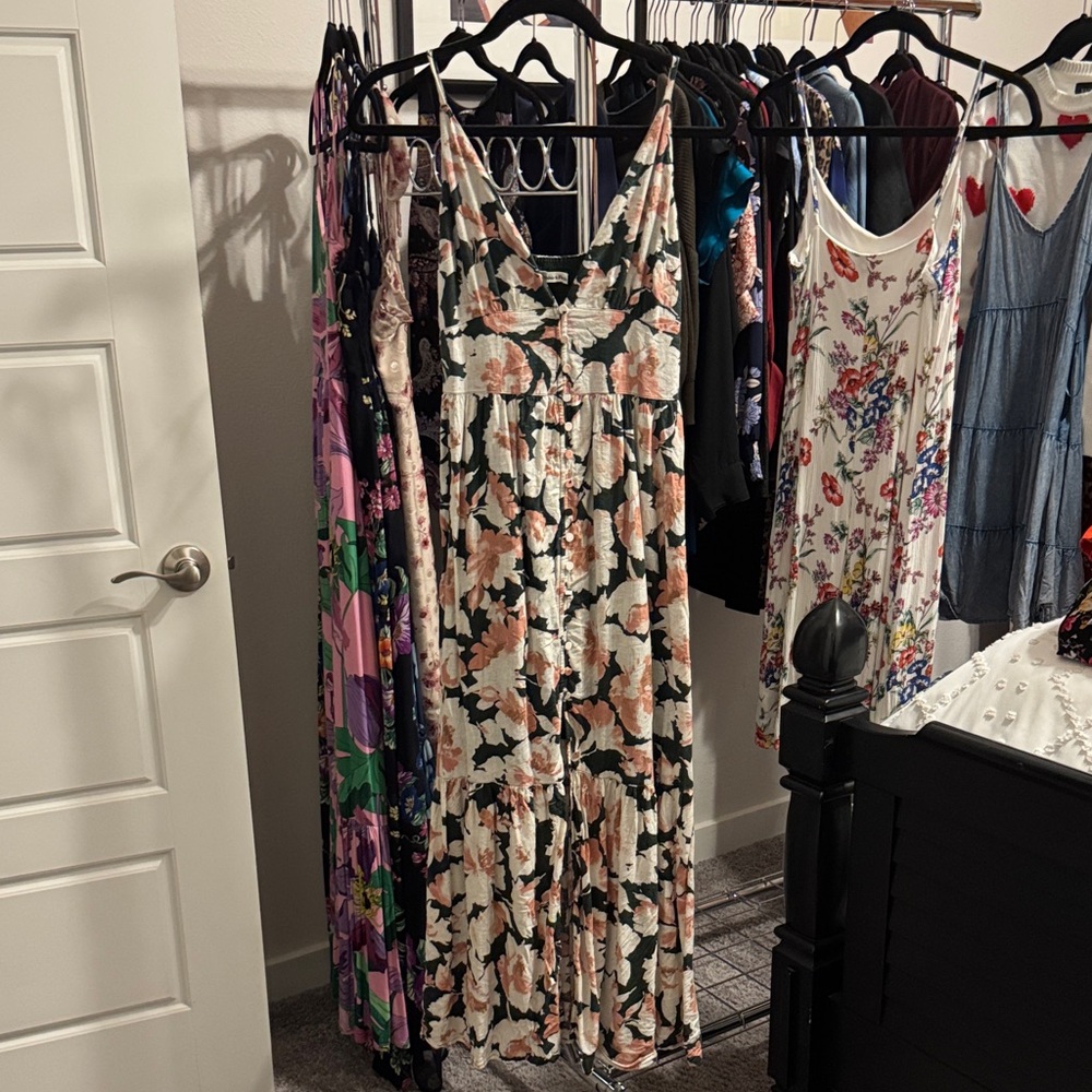 Abercrombie & Fitch Floral Maxi Dress in Black, Cream & Peach